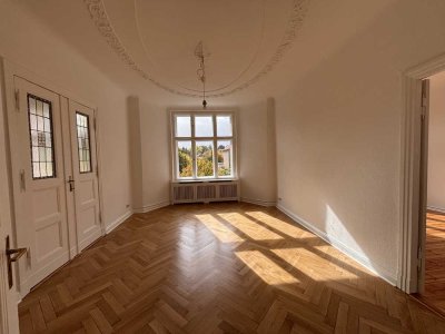 Elegante 4-Zimmer Altbauwohnung mit Balkon in bester Steglitz-Lage