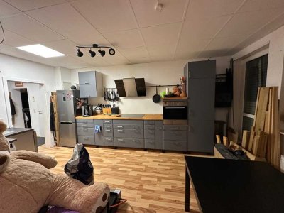 Helle 2-Zimmer Penthouse-Wohnung mit Balkon und Terrasse in Ludwigshafen-Mitte