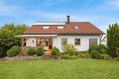 Ein-/Zweifamilienhaus mit 7 Zimmern, Garten und Doppelgarage, 10 Min von  Bayreuth