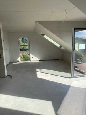 Zweitbezug: ansprechende 3 Zimmer-DG-Wohnung mit Balkon in Overath-Immekeppel