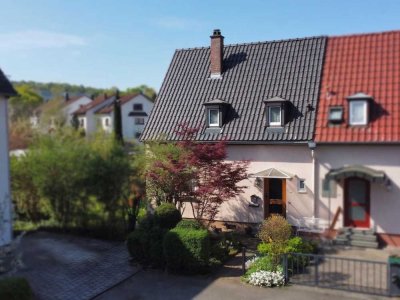 Charmante Doppelhaushälfte mit großem Garten in Stuttgart-Weilimdorf