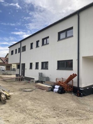 Neubau 3-Zimmer-Wohnung mit Einbauküche und Balkon in Wehringen