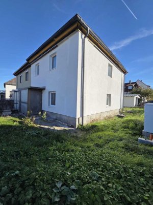 Schöne Doppelhaushälfte zur Fertigsanierung!