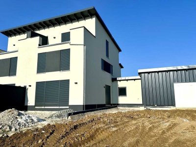Großzügige DHH mit PV-Anlage, Einbauküche, 2 Bädern, großem Grundstück und Fernblick!