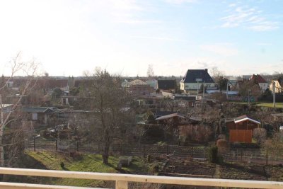 Helle 4-Raum-Wohnung mit Südbalkon und Blick ins Grüne – Wohnen mit Gartenflair / Bezug 01.04.2026