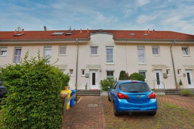 Attraktives Reihenhaus mit Einbauküche, Garten und zwei Stellplätzen ab 01.10.2025 zu mieten