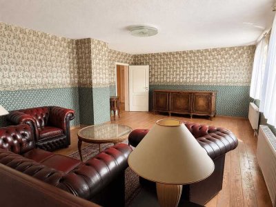 VIEL RAUM FÜR NEUE IDEEN // 190 m² große Maisonette-Wohnung mit Gartenparadies