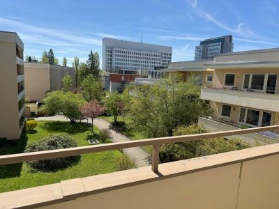 Sanierte, helle und möblierte 1-Zi.-Wohnung (34qm) mit großem Süd-Balkon und separater Küche