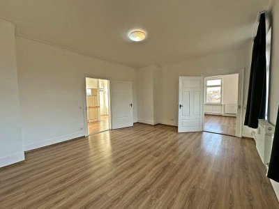 Charmante 5-Zimmer Wohnung sanierter Bahnhof - perfekte Anbindung
