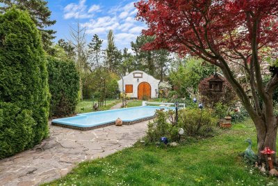 Einzigartige Gartenmaisonette mit Pool und Weinkeller