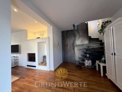 +HSO Military Lease+ BEAUTIFUL TWO LEVEL APARTMENT NEAR THE CITY CENTER