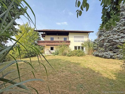 Ruhig und sonnig gelegenes Ein- bis Zweifamilienhaus in Palling, perfekt als Mehrgenerationenhaus!