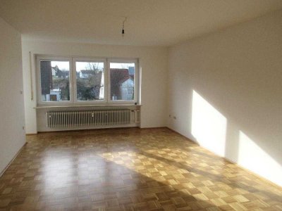 Großzügige 3,5 Zimmer-Whg. mit Balkon u. Garage