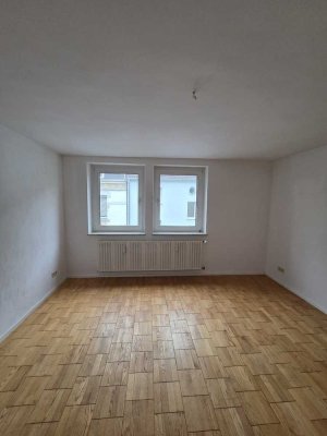 **Singles aufgepasst - renovierte Altbauwohnung mit Charme**