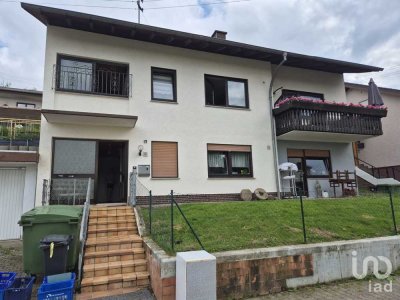 Schöne helle 2,5 Zimmer Erdgeschoß Wohnung mit Terrasse und Garten