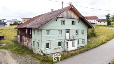 Waldzell - Baufälliges Bauernhaus im Dorfgebiet