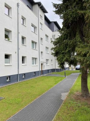 renov. 3-Zi Wohnung, WG geeignet, EBK, Balkon, Blick ins Grüne, ruhig, befristet bis zum 31.08.2026