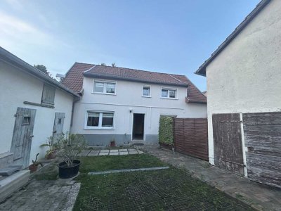 Verkaufe EFH mit viel Potenzial und schönem Grundstück