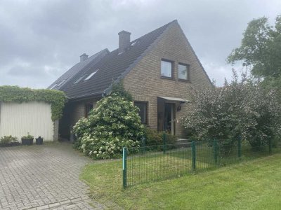 Großes Einfamilienhaus mit Halle (Blockhaus), weiteren Nebengebäuden und 2 Zentralheizungen