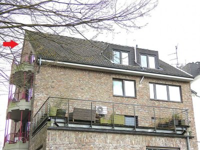 Aachen-Laurensberg! Renovierte Dachgeschosswohnung mit Stellplatz und Balkon.