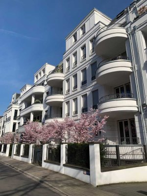 Premium Wohnen: Teilmöbliertes Apartment in Alt-Oberkassel!