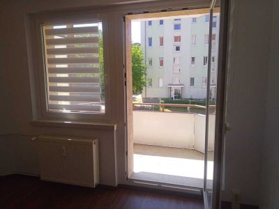 Attraktive und sanierte 4-Raum-Wohnung mit Balkon in Burg