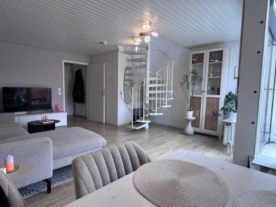 Helle und ansprechende 2,5  Zimmer Maisonette-Wohnung mit  Balkon in Stuttgart-Ost