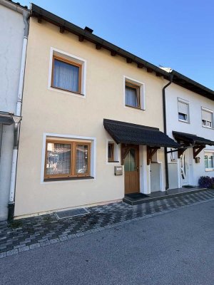 Reihenmittelhaus mit Garage im Traunring wartet auf Sie.