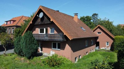 Zweifamilienhaus mit großem Garten und zusätzlichem Baupotenzial in Salzkotten-Niederntudorf