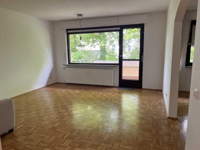 Helle Wohnung mit Balkon und Einzelgarage steht zum Verkauf!