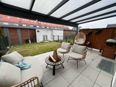 Gehobenes 6-Zimmer-Reihenhaus mit Klimaanlage, Einbauküche und überdachter Terrasse in Herzo-Base