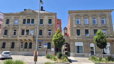 Herrschaftliche Altbauwohnung in komplett renoviertem Haus