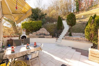 Neuer Preis - Dachgeschosswohnung mit Garten, Terrasse & Balkon.