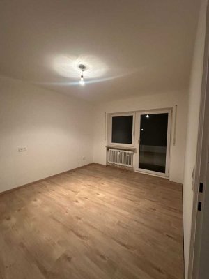 Vollständig renovierte 2-Raum-Wohnung mit traumhaften Balkon in Gilching mit Ausblick ins Grüne