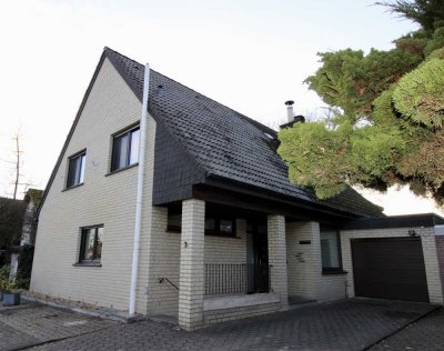 Schönes, großzügiges Einfamilienhaus mit traumhaften Wintergarten und separatem Garten-/ Grundstück