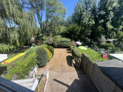Sanierungsbedürftiges RMH mit S-O Garten, 2 Balkonen & Einzelgarage/ traumhafte Lage von Leichlingen
