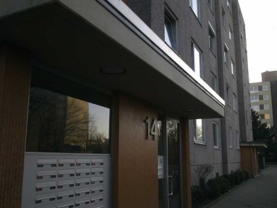 Gepflegte 4-Zimmer-Wohnung mit Balkon im 1. OG in Laatzen