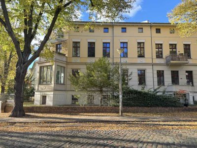 Historical Charme in Potsdam´s Prime Location! Three-Bedroom Apartment by Neuer Garten incl. parking