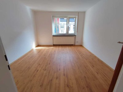 KL - Nähe Wiesenplatz, 3 ZKB, EBK, Badezimmer mit Duschwanne