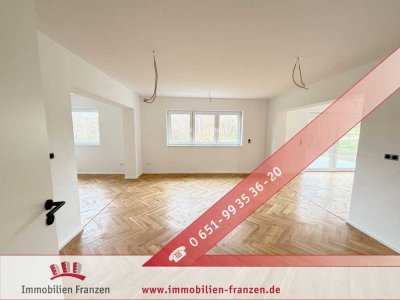 Zentral und im Grünen: neue, hochwertige Wohnung mit Terrasse und Gartenanteil