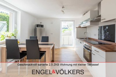 Geschmackvoll sanierte 2,5 ZKB Wohnung mit kleiner Terrasse!