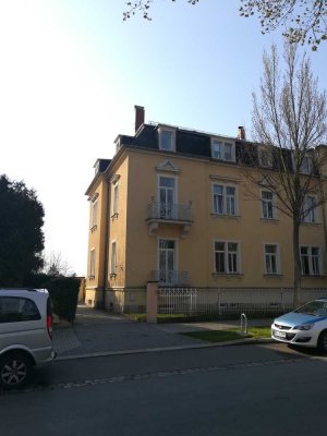 Schöne 3-Zimmer-Dachgeschosswohnung mit Einbauküche in Dresden