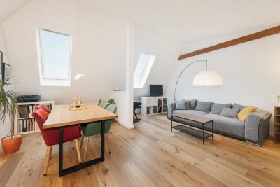 Helle Dachgeschosswohnung mit Stil und Dachterrasse in Köpenick