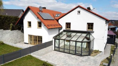 Provisionsfrei* Neu renoviertes Haus mit beheizbarem Wintergarten