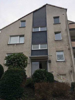Gepflegte 1-Zi.-DG-Wohnung in gepflegtem Mehrfam.hs. !