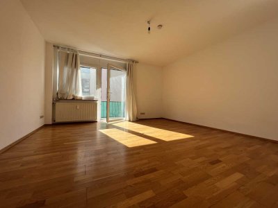 Helle 3-Zimmer Wohnung mit Balkon im 2. OG in Freiburg-Altstadt