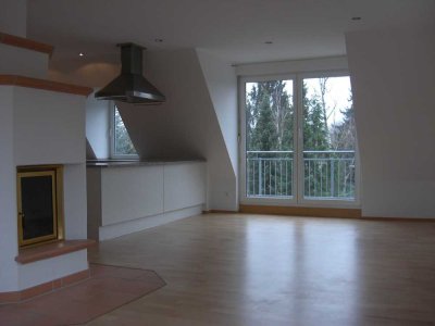 Traum Maisonette-Wohnung im 2. OG mit 3 Balkone in Nürnberg-Gleißhammer
