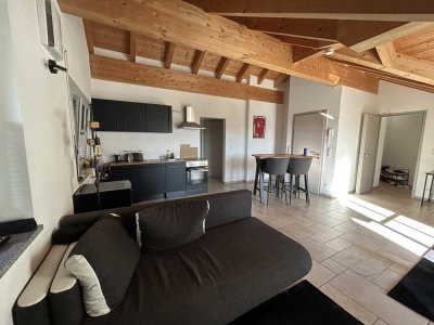 Großzügige 2- Zimmer Wohnung mit großer Loggia in Forstinning