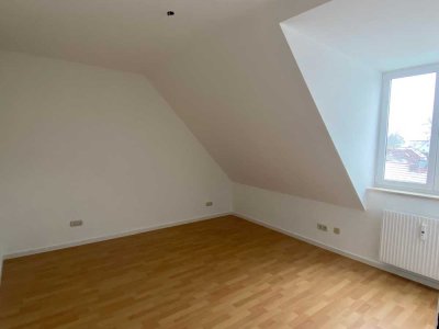 Attraktive 3-Zimmer mit Abstellraum im Dachgeschoss in grüner Lage!