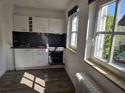 Sonnige Kapitalanlage mit Balkon: Gepflegte 2-Zimmer-Wohnung in Neutraubling